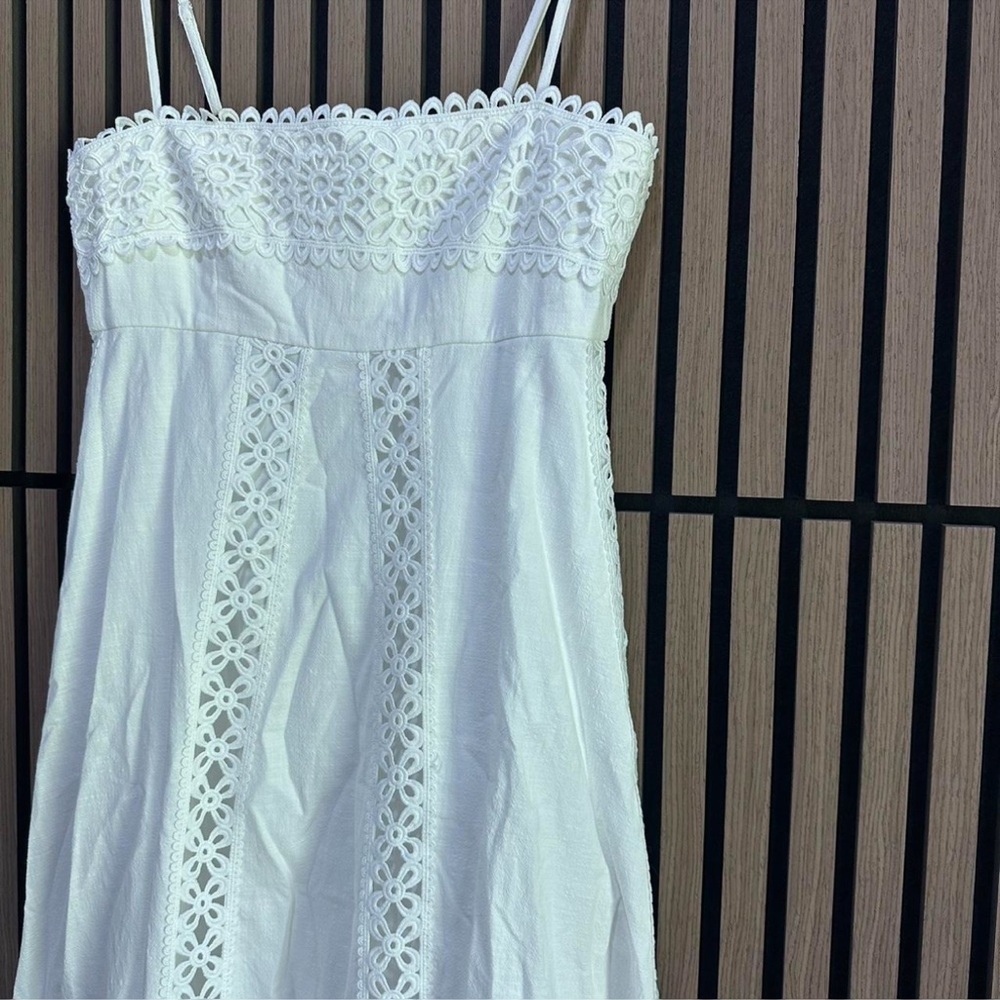 Elegant White Lace Dress - Picture 5 of 7